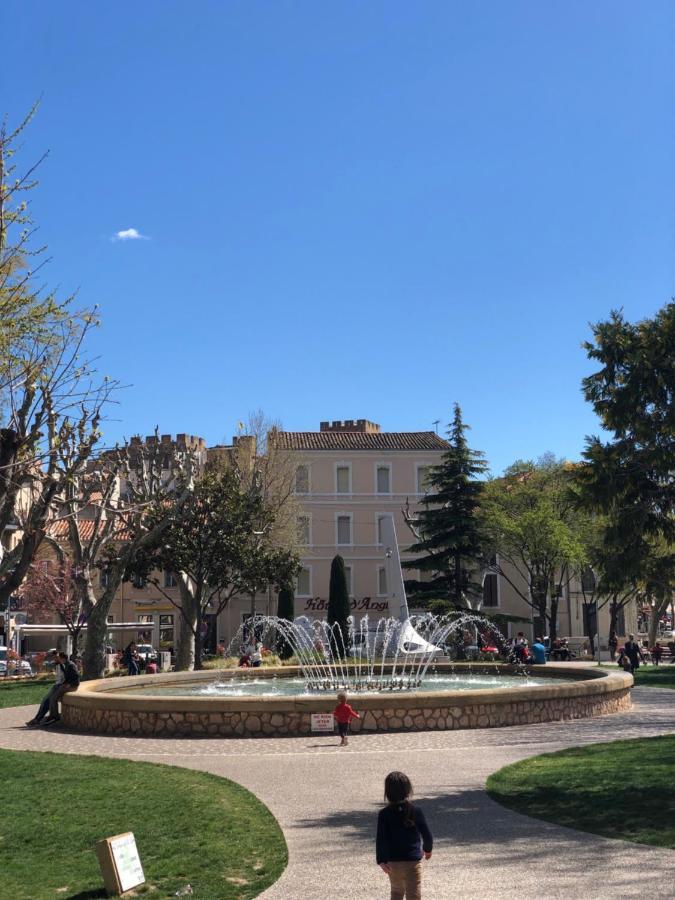 Le Panoramique Salonais Salon-de-Provence Exterior foto